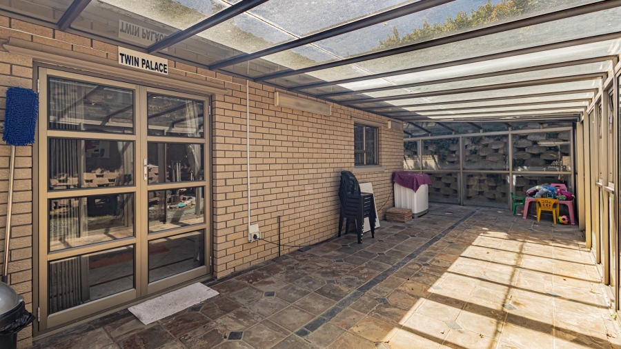 7 Bedroom Property for Sale in Plattekloof Western Cape